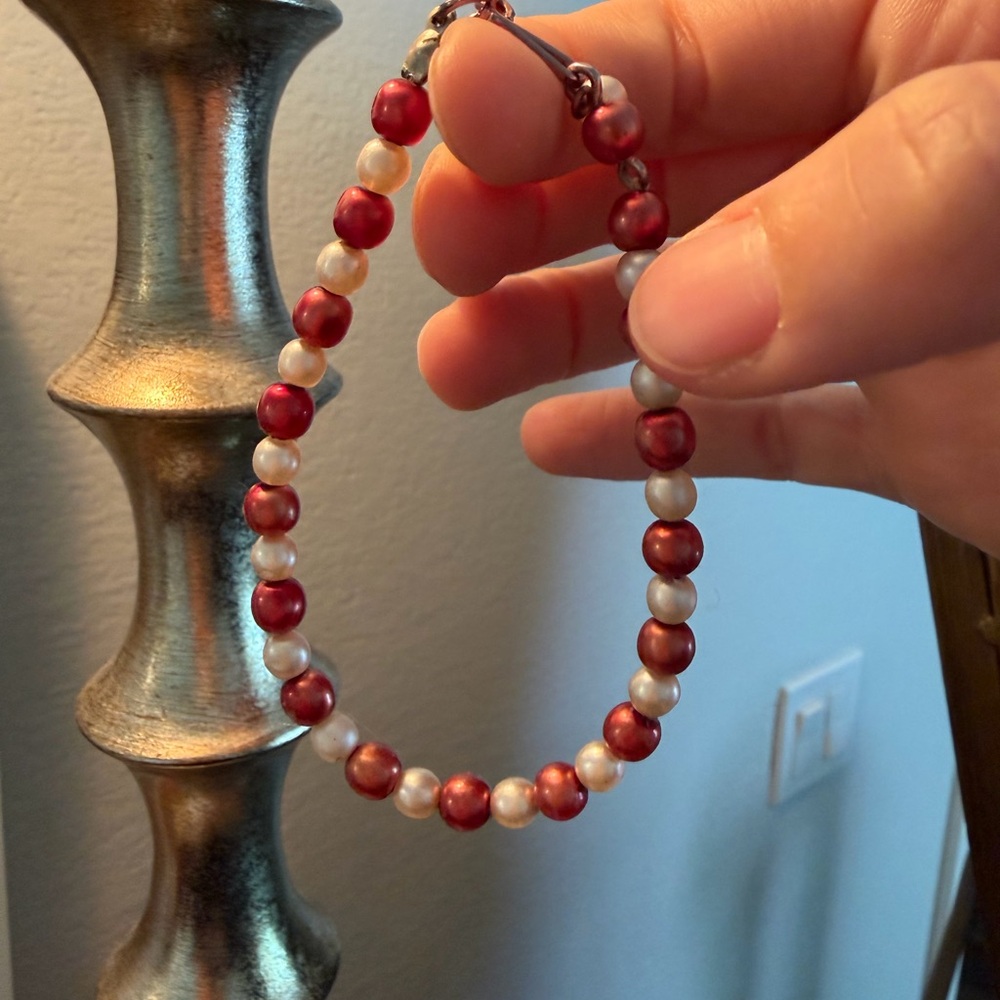 Elegant Red and White Pearl Bracelet